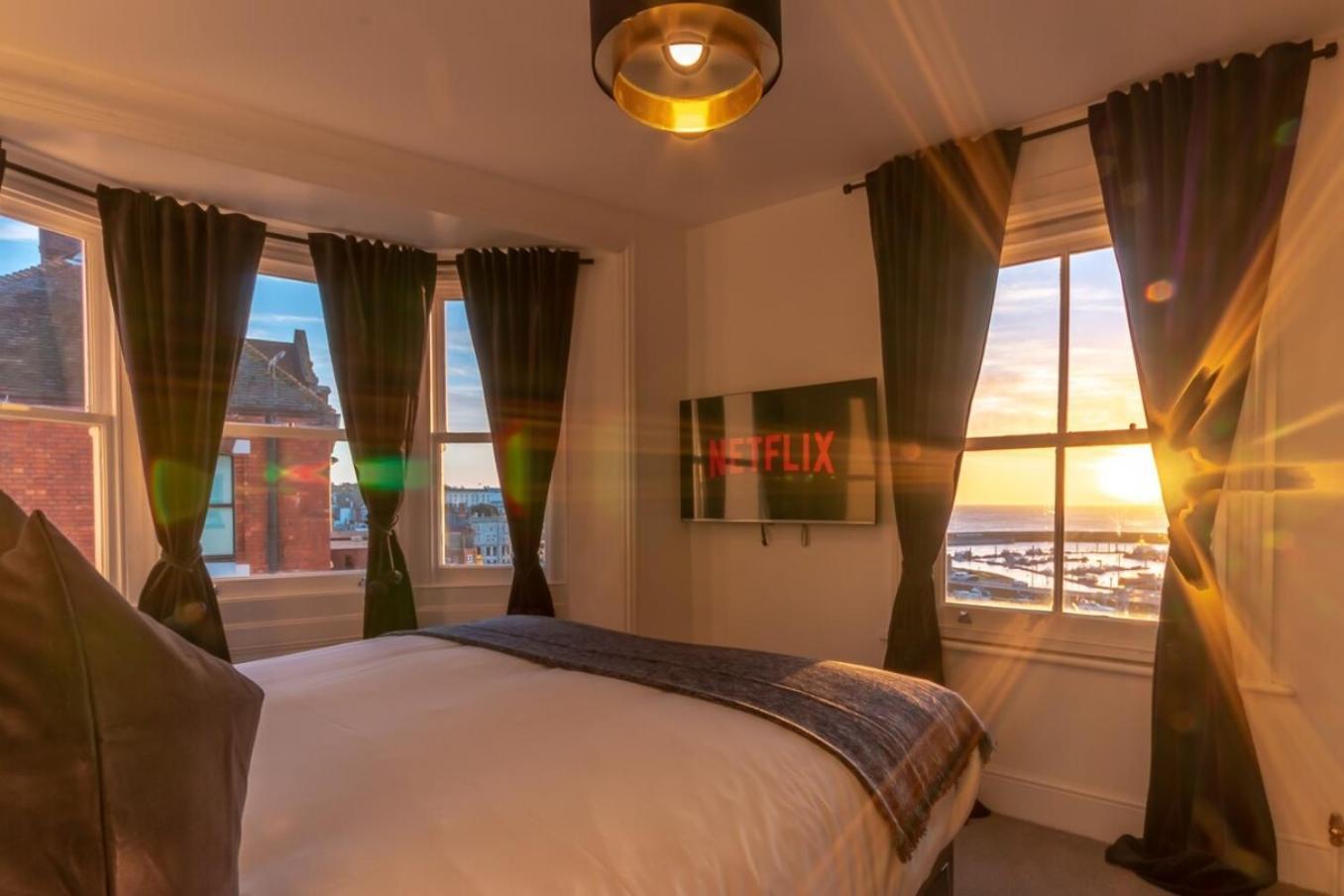 Luxury Harbour View By Adliv Apartment